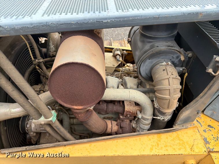 image for item EM0146 2004 John Deere 950C dozer