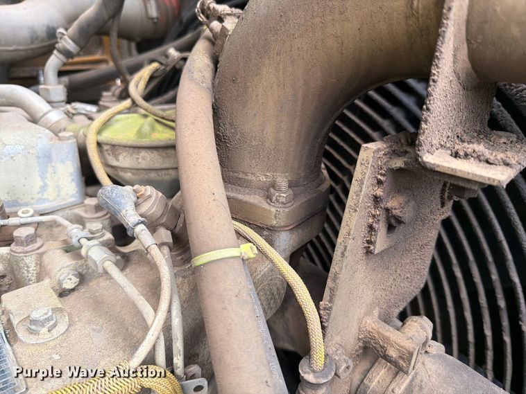 image for item EM0146 2004 John Deere 950C dozer
