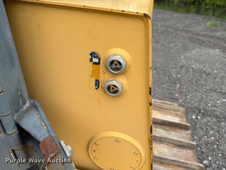 image for item EM0146 2004 John Deere 950C dozer