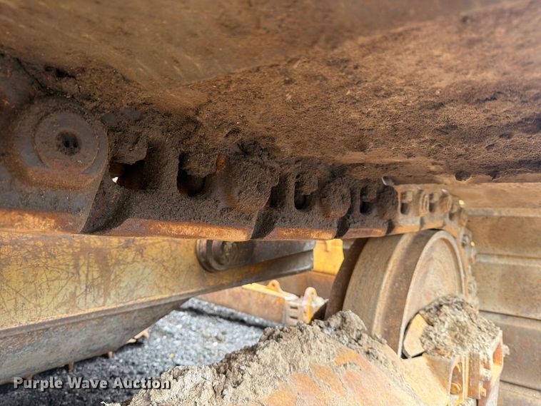 image for item EM0146 2004 John Deere 950C dozer