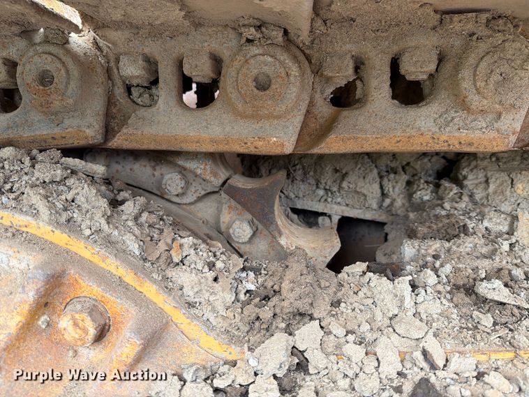 image for item EM0146 2004 John Deere 950C dozer