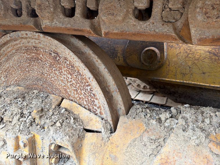 image for item EM0146 2004 John Deere 950C dozer