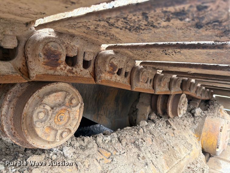 image for item EM0146 2004 John Deere 950C dozer