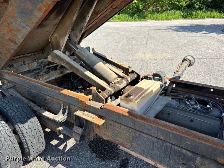image for item EM5096 2009 Chevrolet Silverado 3500 dump bed pickup truck