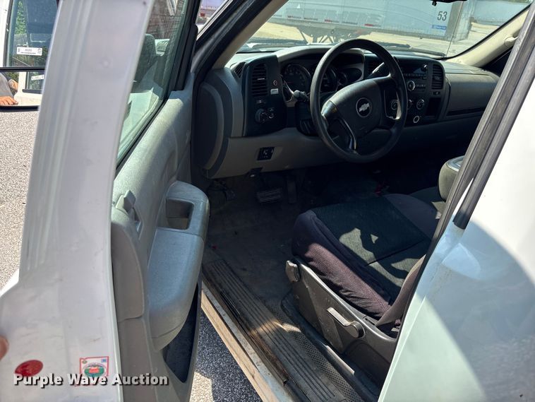 image for item EM5096 2009 Chevrolet Silverado 3500 dump bed pickup truck