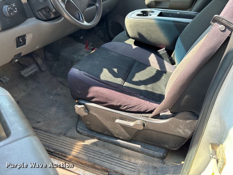 image for item EM5096 2009 Chevrolet Silverado 3500 dump bed pickup truck