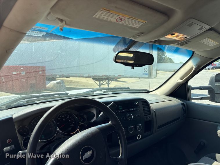 image for item EM5096 2009 Chevrolet Silverado 3500 dump bed pickup truck