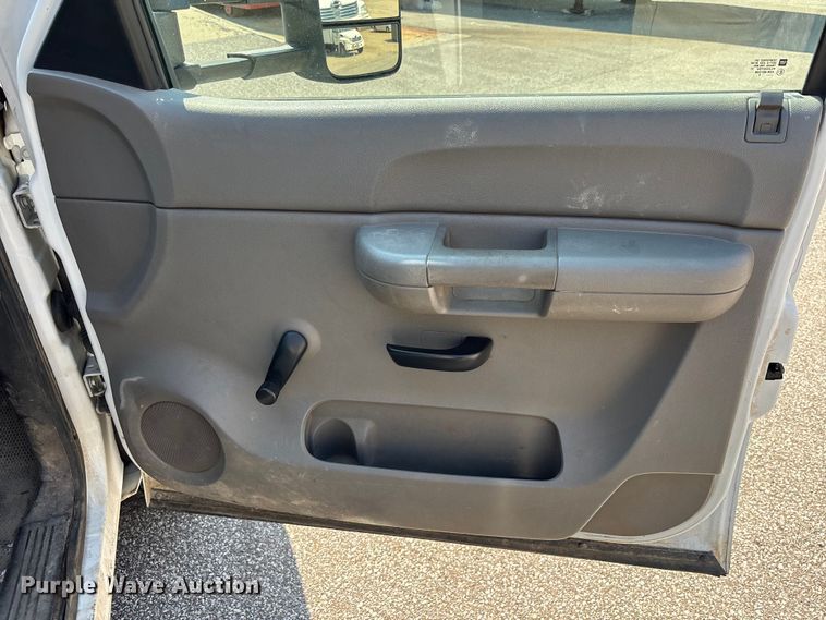 image for item EM5096 2009 Chevrolet Silverado 3500 dump bed pickup truck
