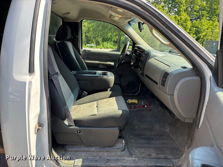 image for item EM5096 2009 Chevrolet Silverado 3500 dump bed pickup truck