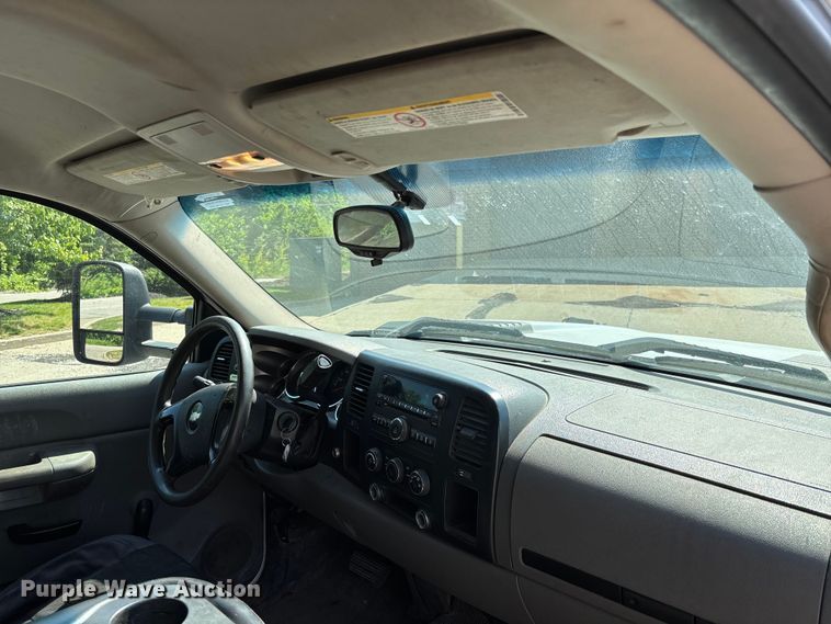 image for item EM5096 2009 Chevrolet Silverado 3500 dump bed pickup truck