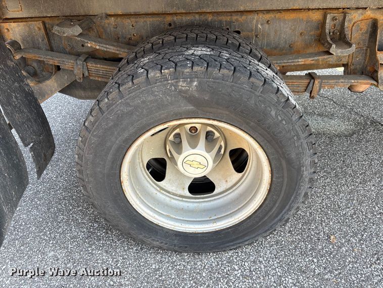 image for item EM5096 2009 Chevrolet Silverado 3500 dump bed pickup truck