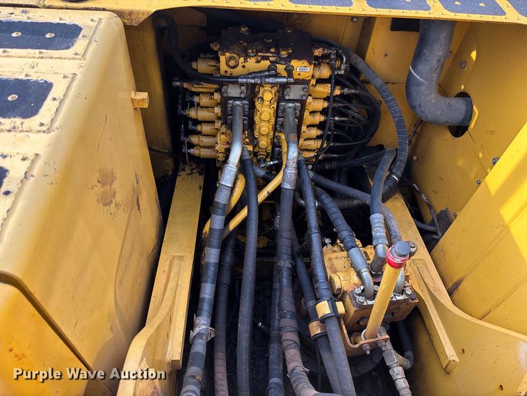 image for item EM5148 2017 Komatsu PC210LC-11 excavator