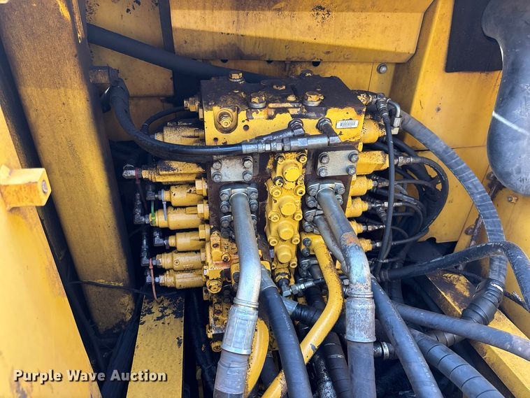 image for item EM5148 2017 Komatsu PC210LC-11 excavator