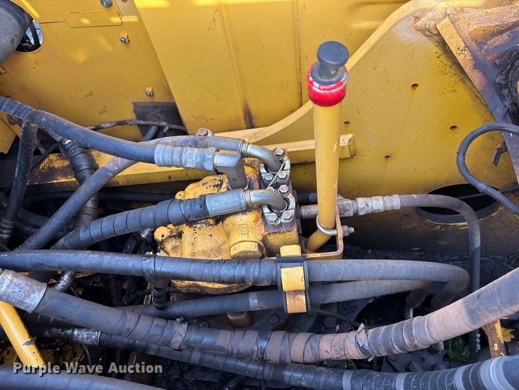 image for item EM5148 2017 Komatsu PC210LC-11 excavator