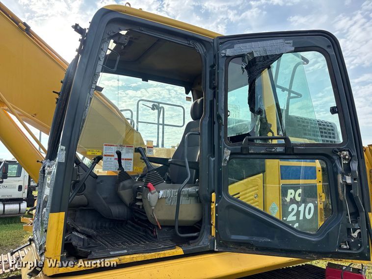 image for item EM5148 2017 Komatsu PC210LC-11 excavator