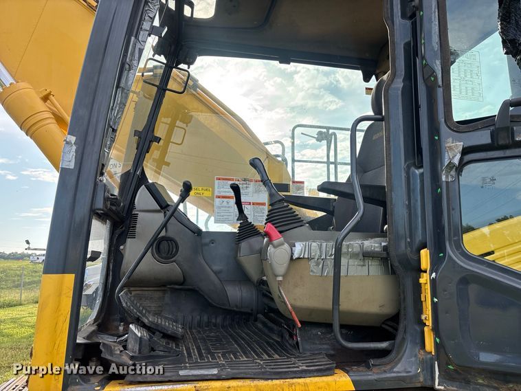 image for item EM5148 2017 Komatsu PC210LC-11 excavator