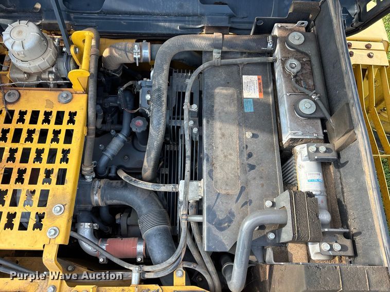 image for item EM5148 2017 Komatsu PC210LC-11 excavator