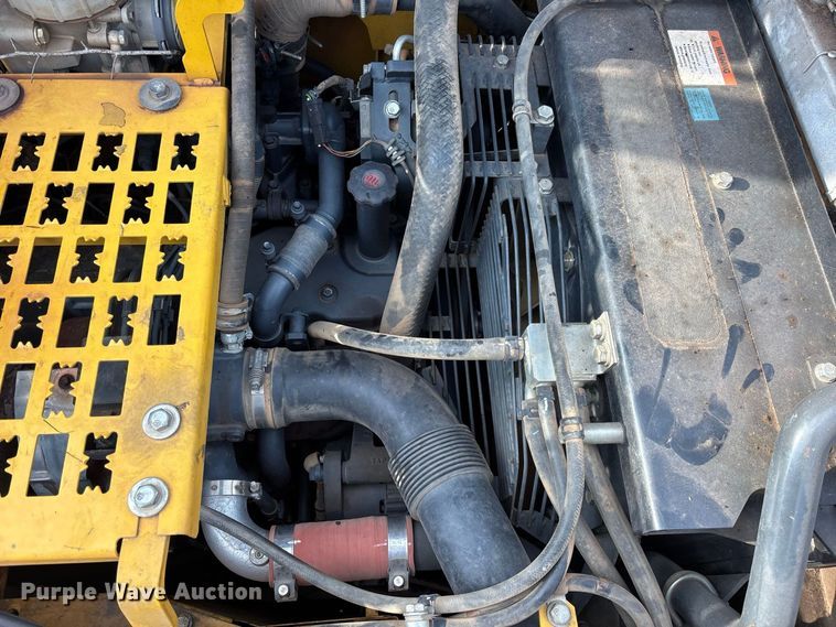 image for item EM5148 2017 Komatsu PC210LC-11 excavator