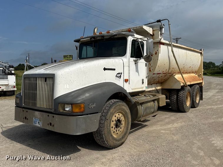 1991 International 9400 dump truck