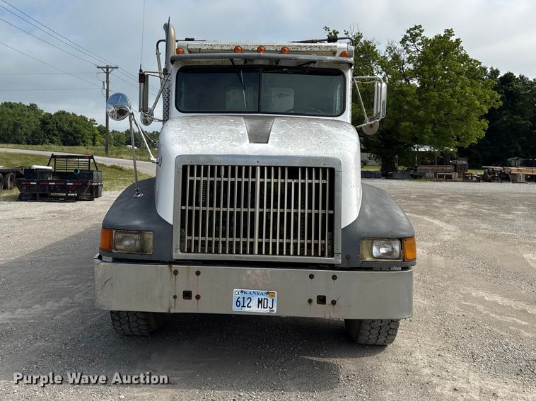 image for item EN0395 1991 International 9400 dump truck