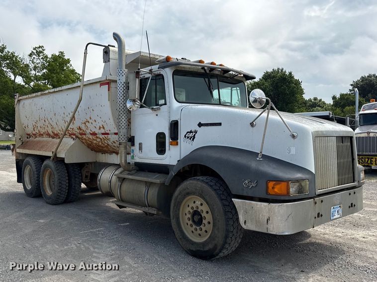 image for item EN0395 1991 International 9400 dump truck