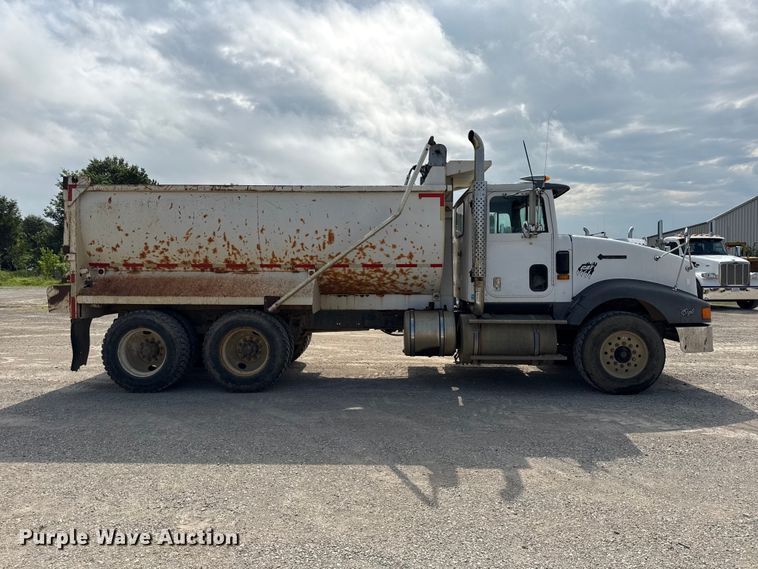 image for item EN0395 1991 International 9400 dump truck