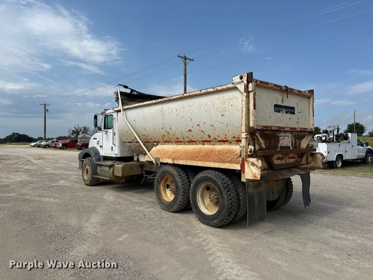 image for item EN0395 1991 International 9400 dump truck