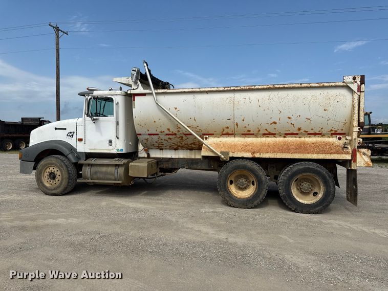 image for item EN0395 1991 International 9400 dump truck