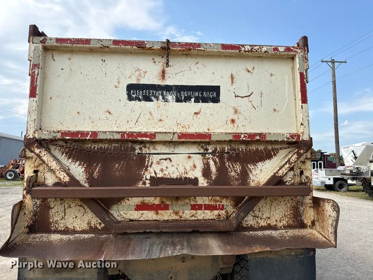 image for item EN0395 1991 International 9400 dump truck