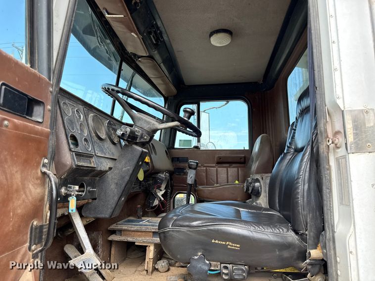 image for item EN0395 1991 International 9400 dump truck