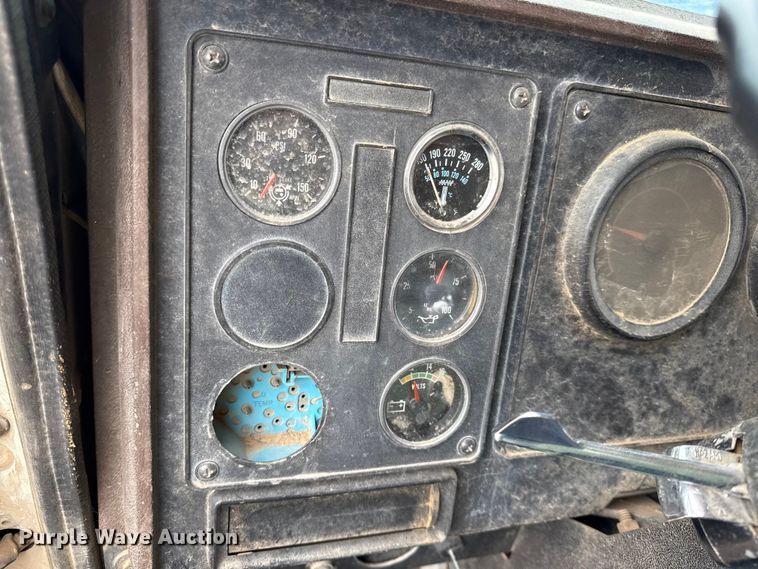 image for item EN0395 1991 International 9400 dump truck