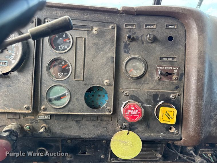 image for item EN0395 1991 International 9400 dump truck