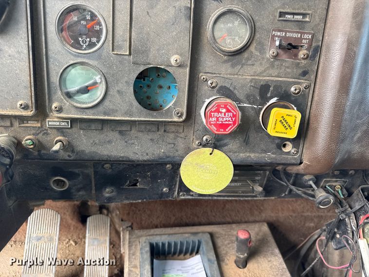 image for item EN0395 1991 International 9400 dump truck