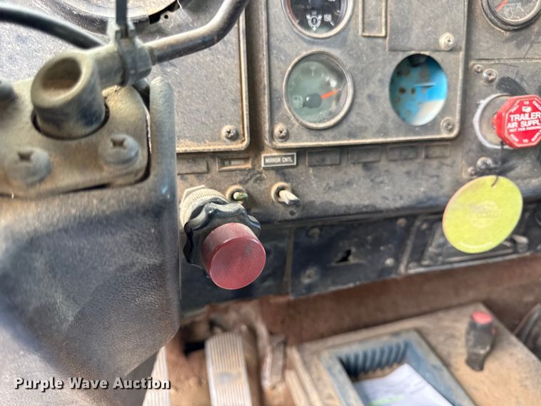 image for item EN0395 1991 International 9400 dump truck