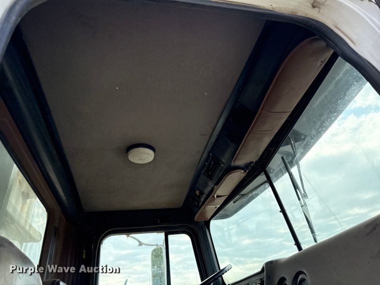image for item EN0395 1991 International 9400 dump truck