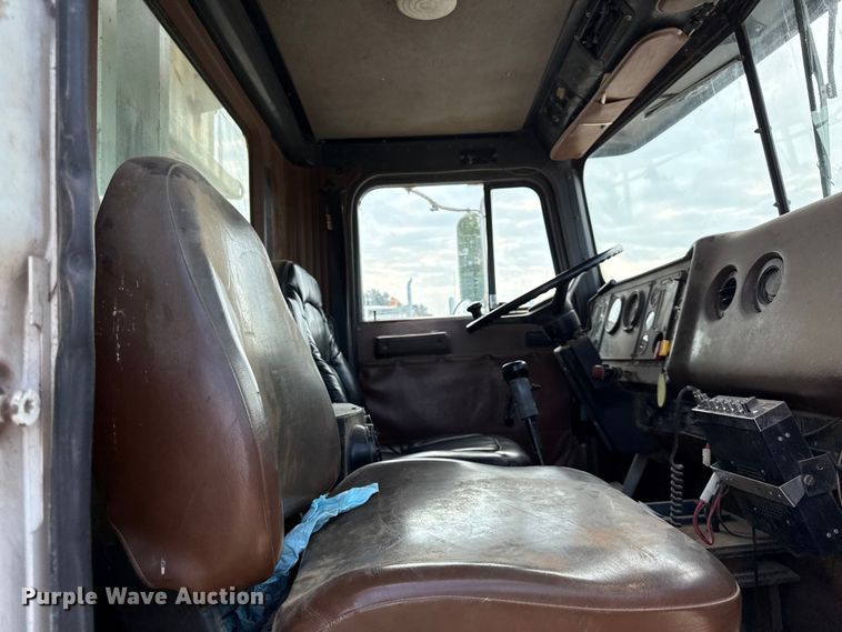 image for item EN0395 1991 International 9400 dump truck
