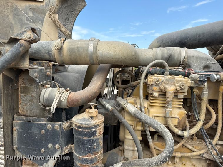image for item EN0395 1991 International 9400 dump truck