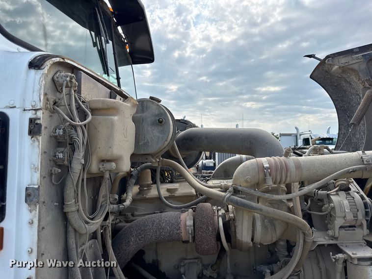 image for item EN0395 1991 International 9400 dump truck