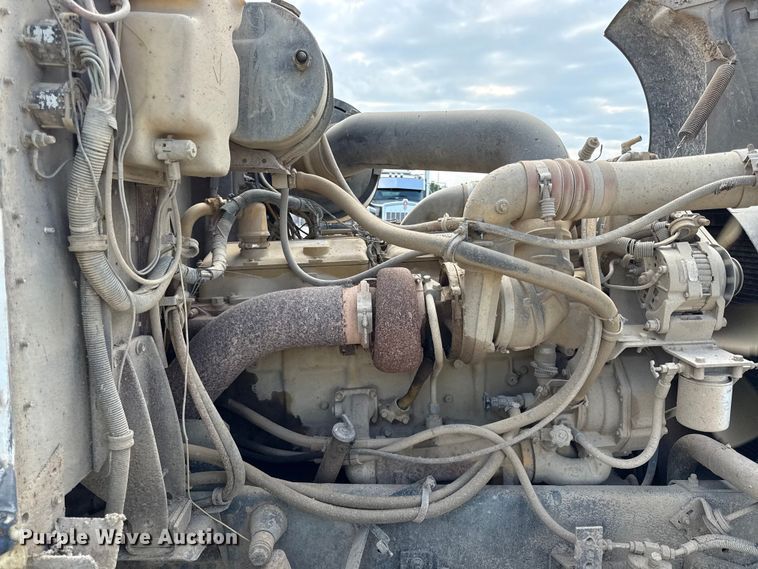 image for item EN0395 1991 International 9400 dump truck