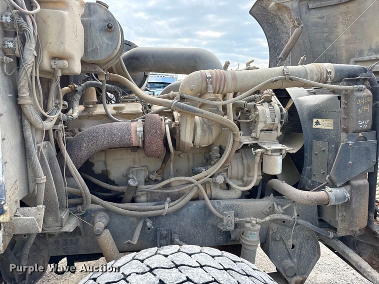 image for item EN0395 1991 International 9400 dump truck
