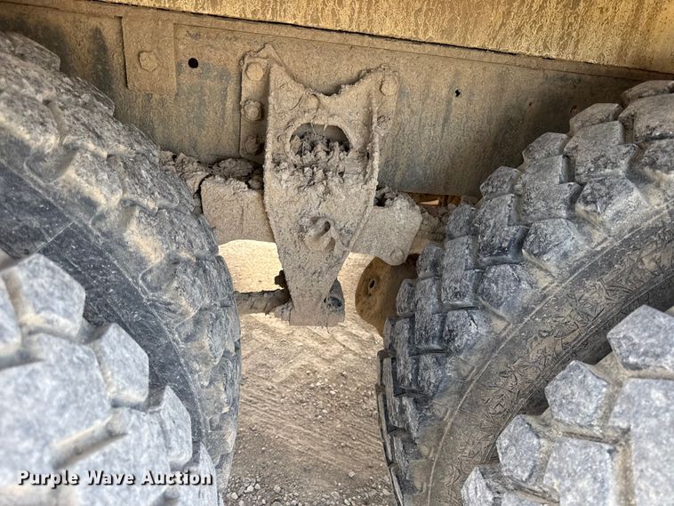 image for item EN0395 1991 International 9400 dump truck