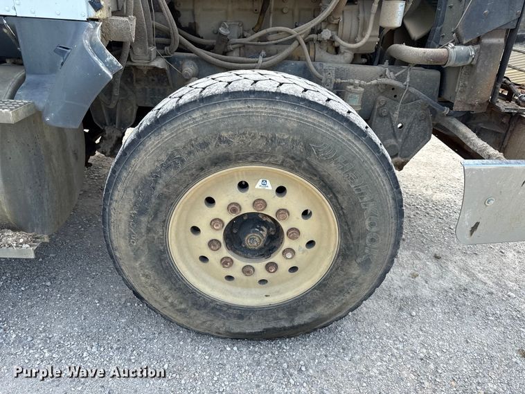 image for item EN0395 1991 International 9400 dump truck