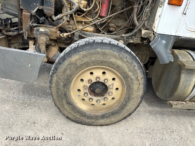 image for item EN0395 1991 International 9400 dump truck