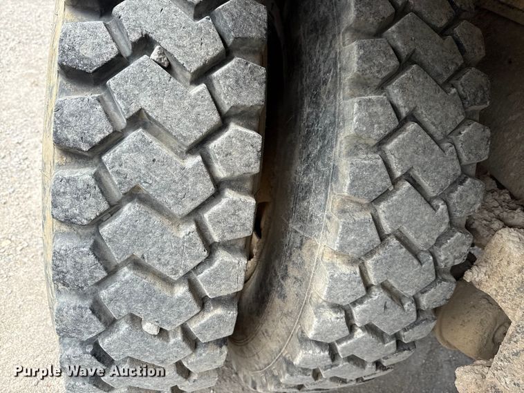image for item EN0395 1991 International 9400 dump truck