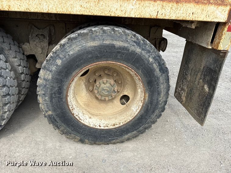 image for item EN0395 1991 International 9400 dump truck
