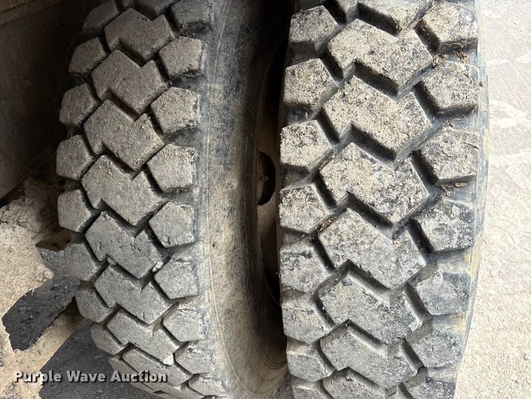 image for item EN0395 1991 International 9400 dump truck