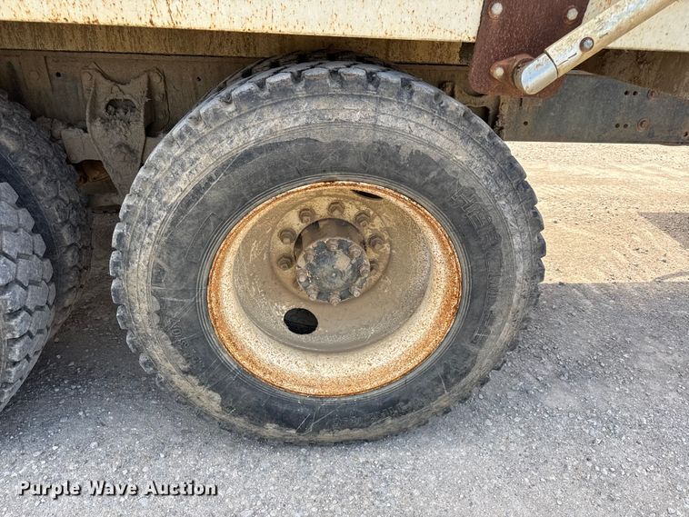 image for item EN0395 1991 International 9400 dump truck