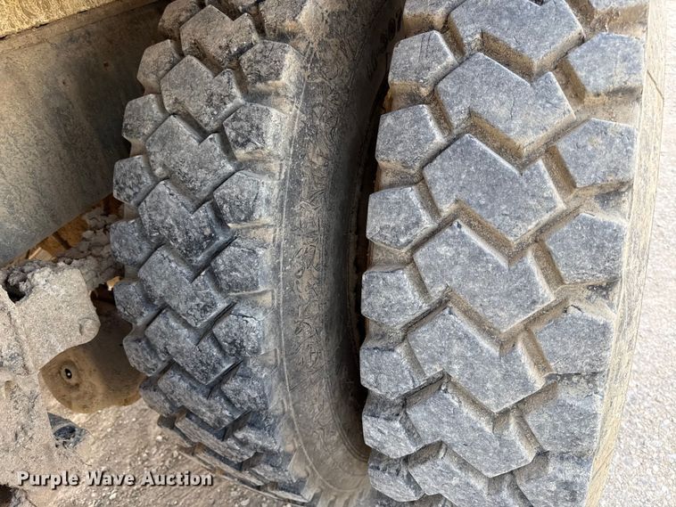 image for item EN0395 1991 International 9400 dump truck