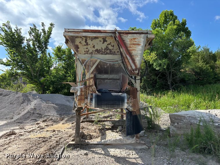 image for item EO4329 Hopper feeder