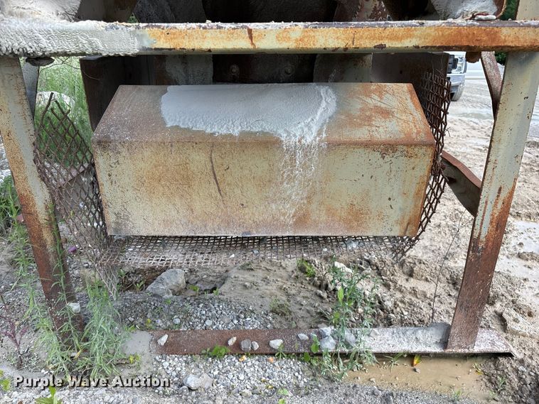 image for item EO4329 Hopper feeder